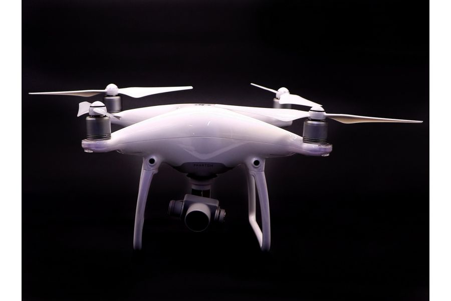 Квадрокоптер DJI Phantom 4