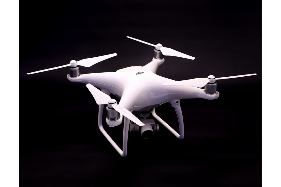 Квадрокоптер DJI Phantom 4