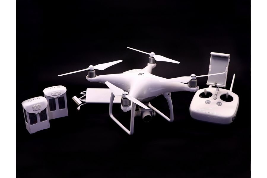 Квадрокоптер DJI Phantom 4