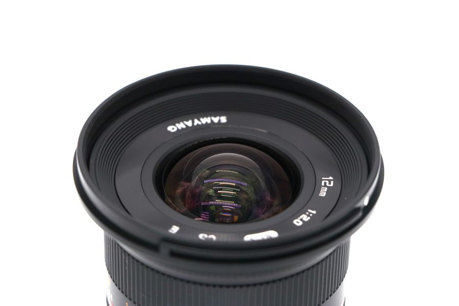 Samyang 12mm f/2.0 NCS CS E в упаковке