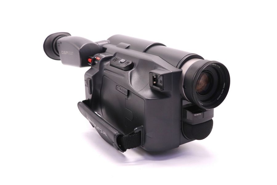 Видеокамера Hitachi VM-E210E