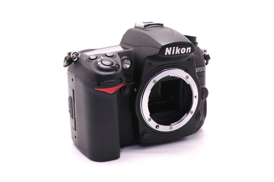 Nikon D7000 body (пробег 32985 кадров)