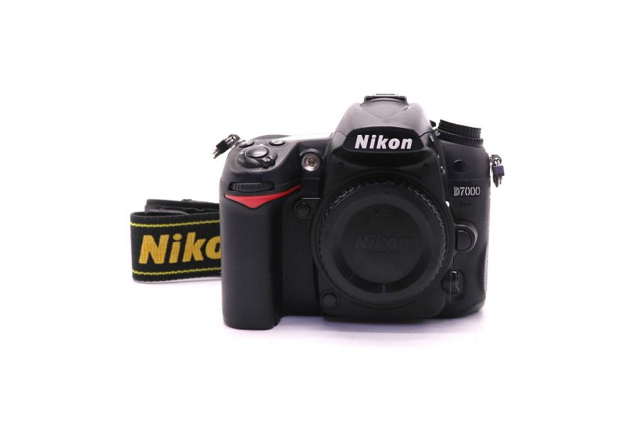 Nikon D7000 body (пробег 32985 кадров)