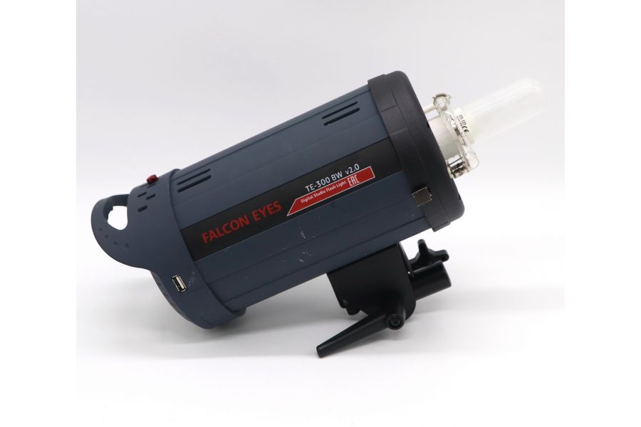 Студийная вспышка Falcon Eyes TE-300 BW v.2.0