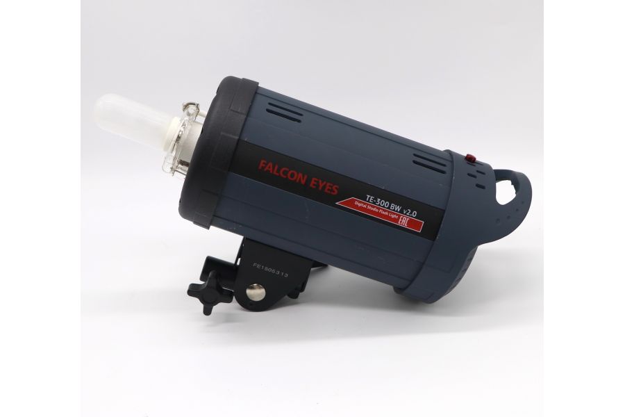 Студийная вспышка Falcon Eyes TE-300 BW v.2.0