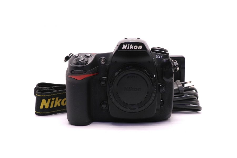 Nikon D300 body (пробег 50650 кадров)