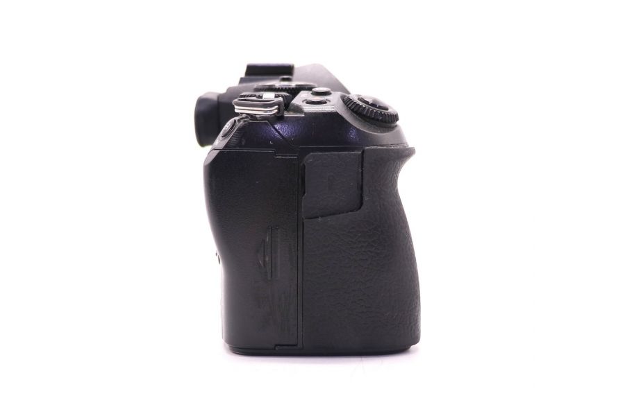 Olympus OM-D E-M1 Mark II body (пробег 58665 кадров)