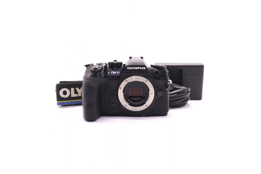 Olympus OM-D E-M1 Mark II body (пробег 58665 кадров)