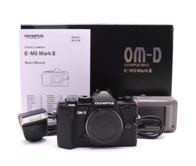 Olympus OM-D E-M5 III body box (пробег 11000 кадров)