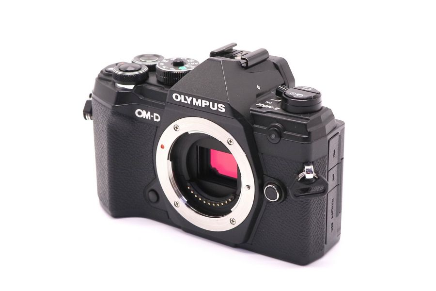 Olympus OM-D E-M5 III body box (пробег 11000 кадров)