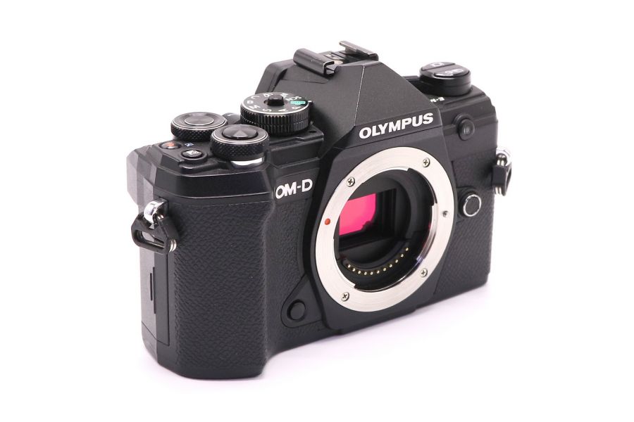 Olympus OM-D E-M5 III body box (пробег 11000 кадров)