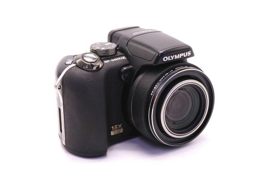 Olympus SP-560UZ в упаковке