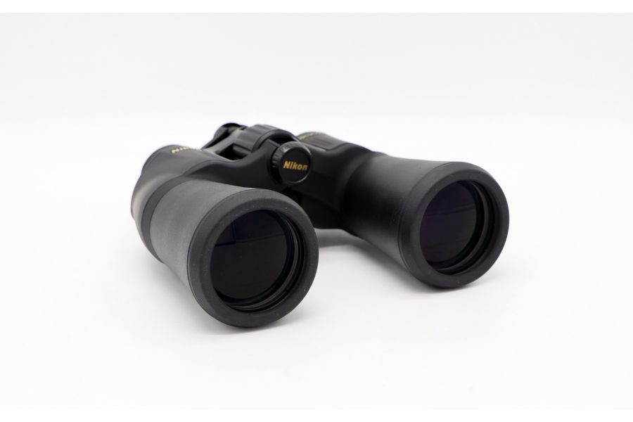 Бинокль Nikon Aculon A211 10-22x50 
