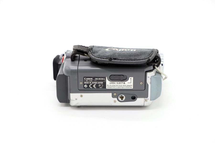 Видеокамера Canon DM-MV590