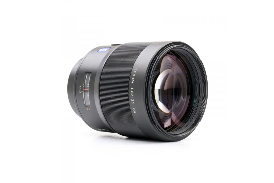 Sony Carl Zeiss Sonnar T*135mm f/1.8 ZA (SAL-135F18Z) в упаковке