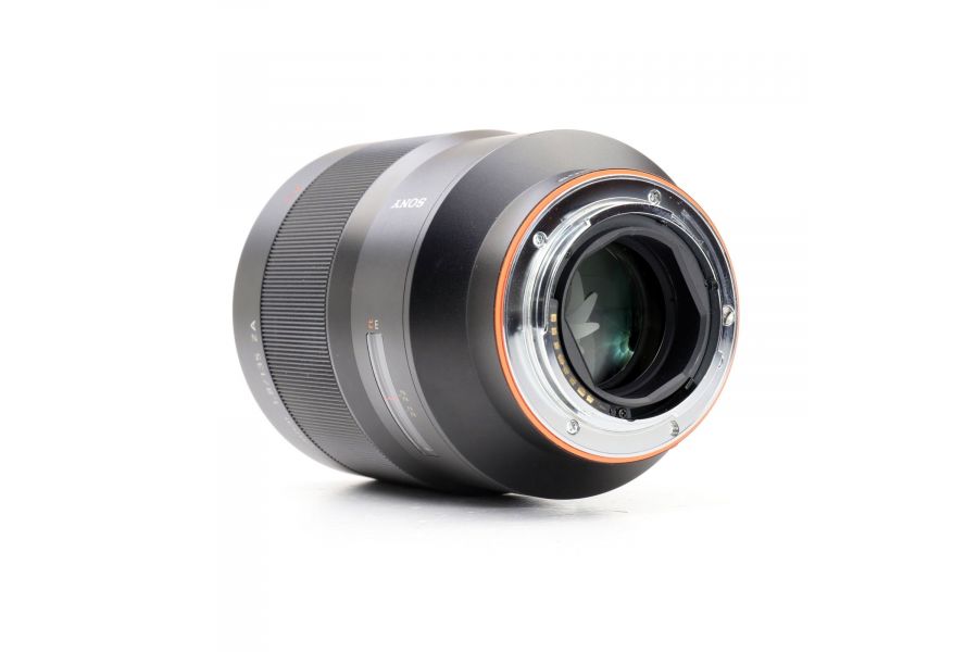 Sony Carl Zeiss Sonnar T*135mm f/1.8 ZA (SAL-135F18Z) в упаковке