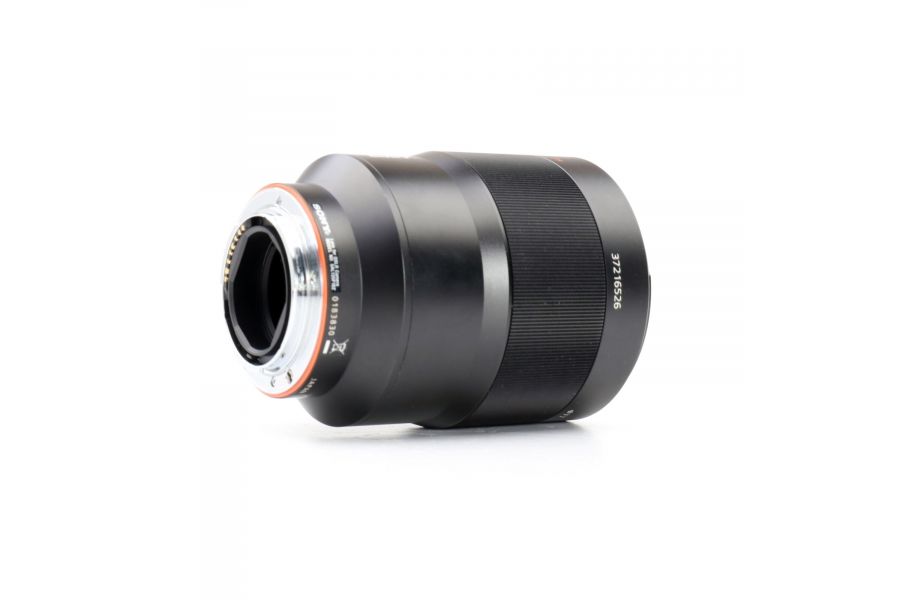 Sony Carl Zeiss Sonnar T*135mm f/1.8 ZA (SAL-135F18Z) в упаковке