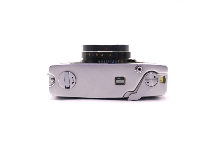 Советский полуформатный фотоаппарат Фэд Микрон 