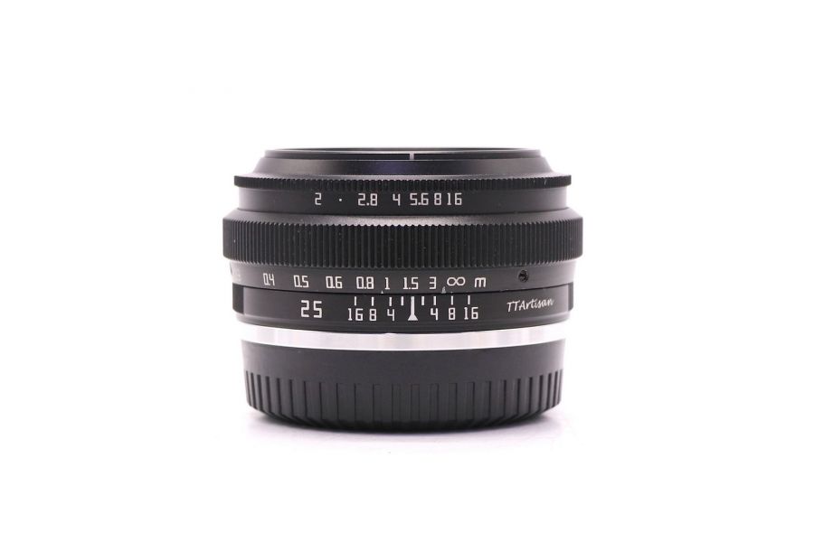 Объектив TTArtisan 25mm f/2 Fujifilm X в упаковке