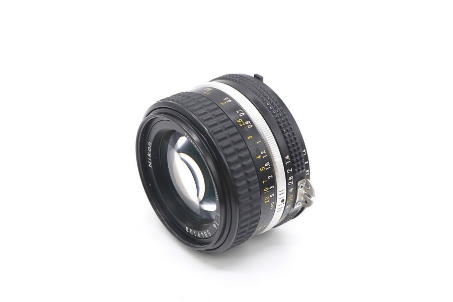 Nikon 50mm f/1.4 Nikkor в упаковке