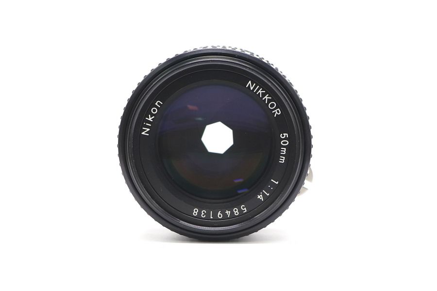 Nikon 50mm f/1.4 Nikkor в упаковке
