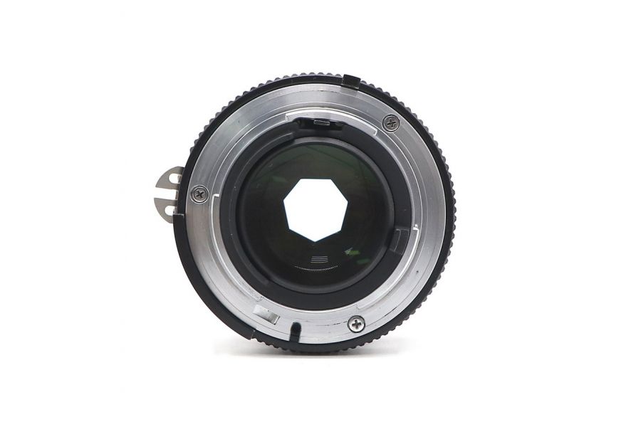 Nikon 50mm f/1.4 Nikkor в упаковке