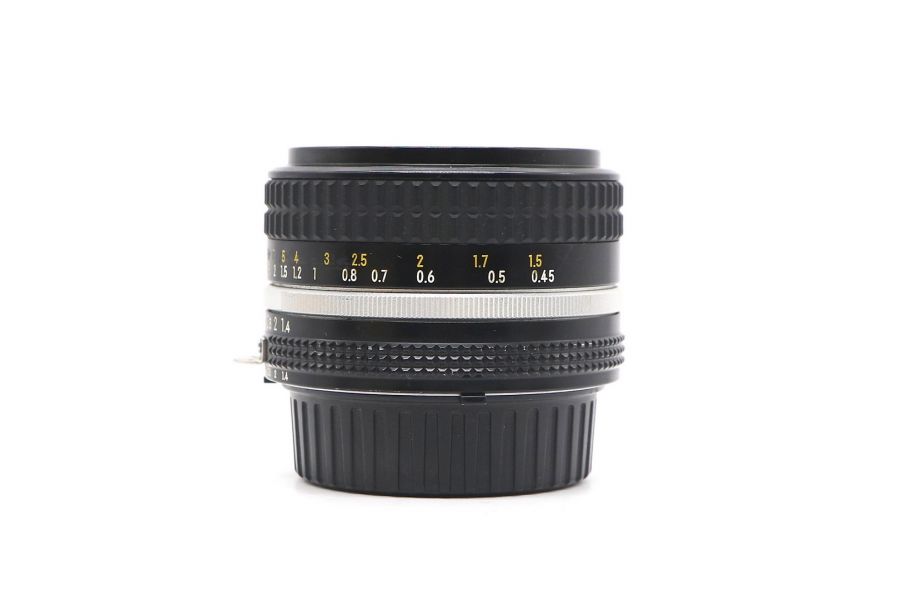 Nikon 50mm f/1.4 Nikkor в упаковке