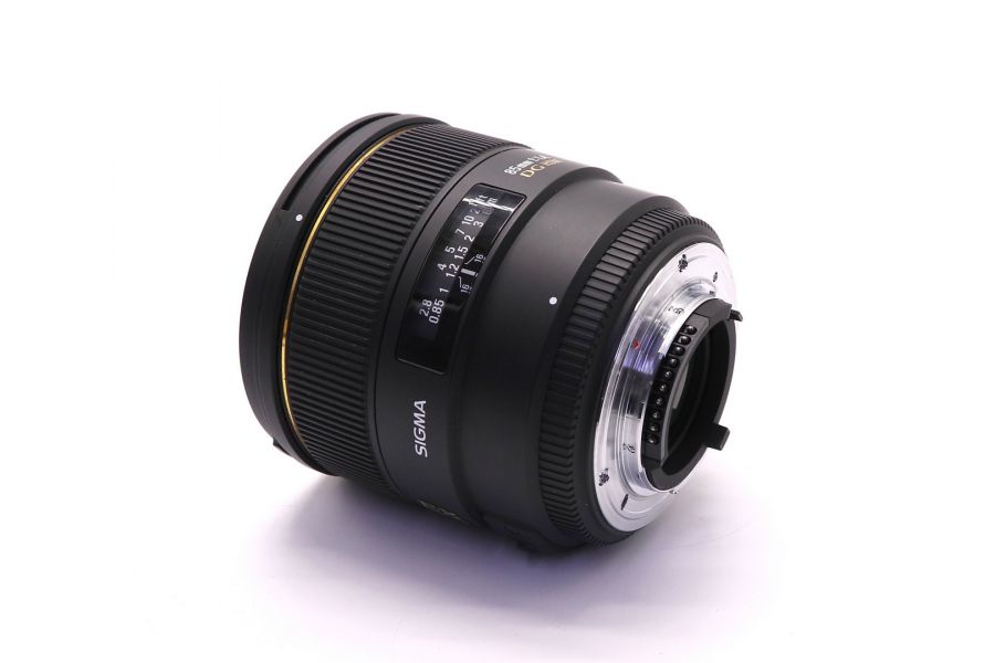 Sigma AF 85mm f/1.4 EX DG HSM Nikon F в упаковке
