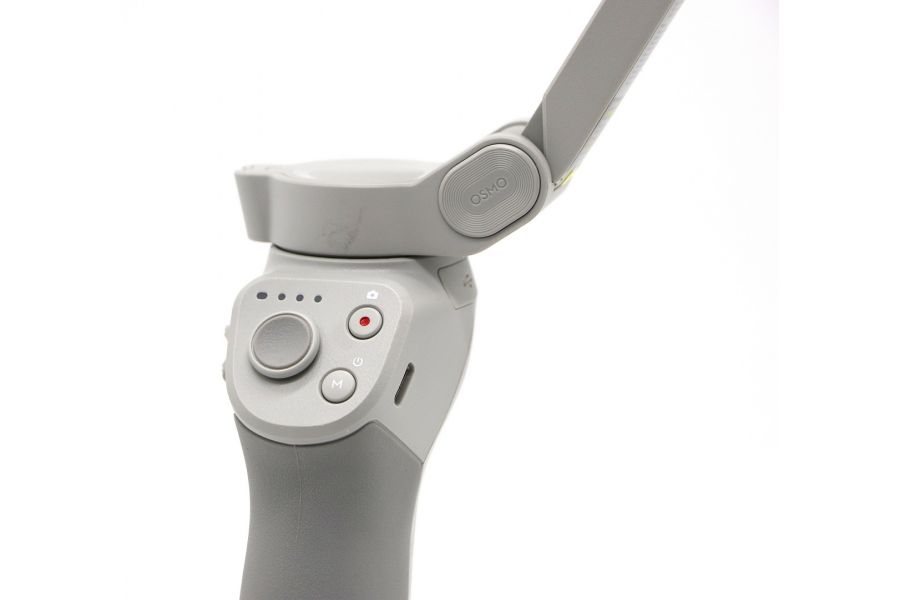 Стабилизатор DJI Osmo Mobile 4 в упаковке
