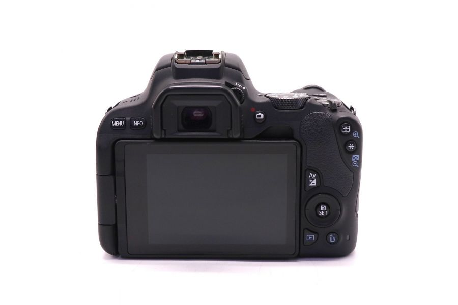 Canon EOS 200D kit в упаковке (пробег 5700 кадров)