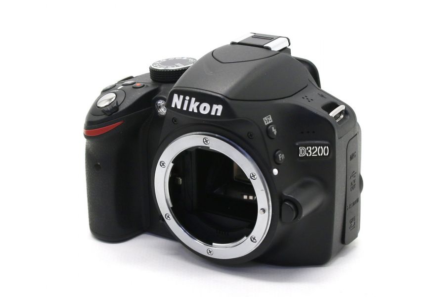 Nikon D3200 body (пробег 23870 кадров)