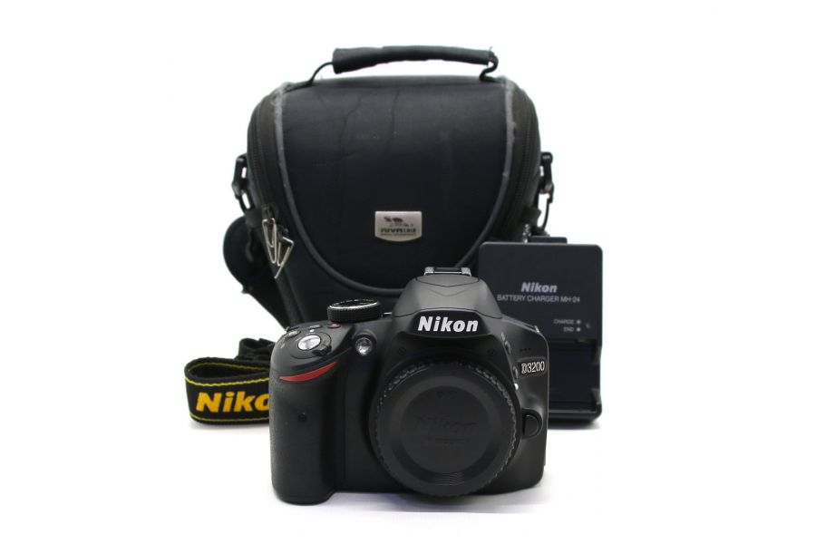 Nikon D3200 body (пробег 23870 кадров)