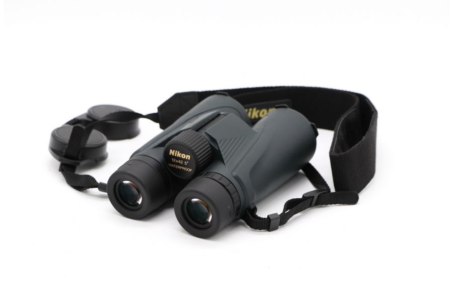 Бинокль Nikon Monarch 12X42 DCF