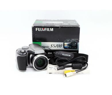 Fujifilm finePix S5700