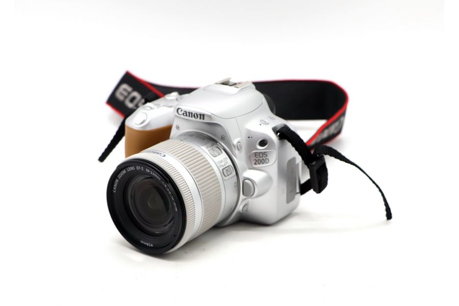 Canon EOS 200D kit серебристый (пробег 11К)