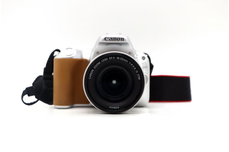 Canon EOS 200D kit серебристый (пробег 11К)
