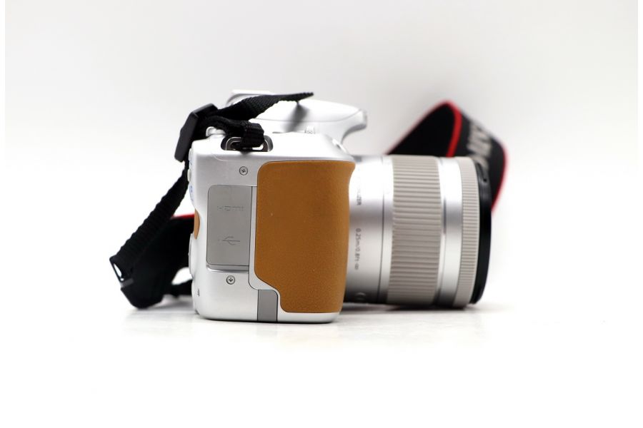 Canon EOS 200D kit серебристый (пробег 11К)