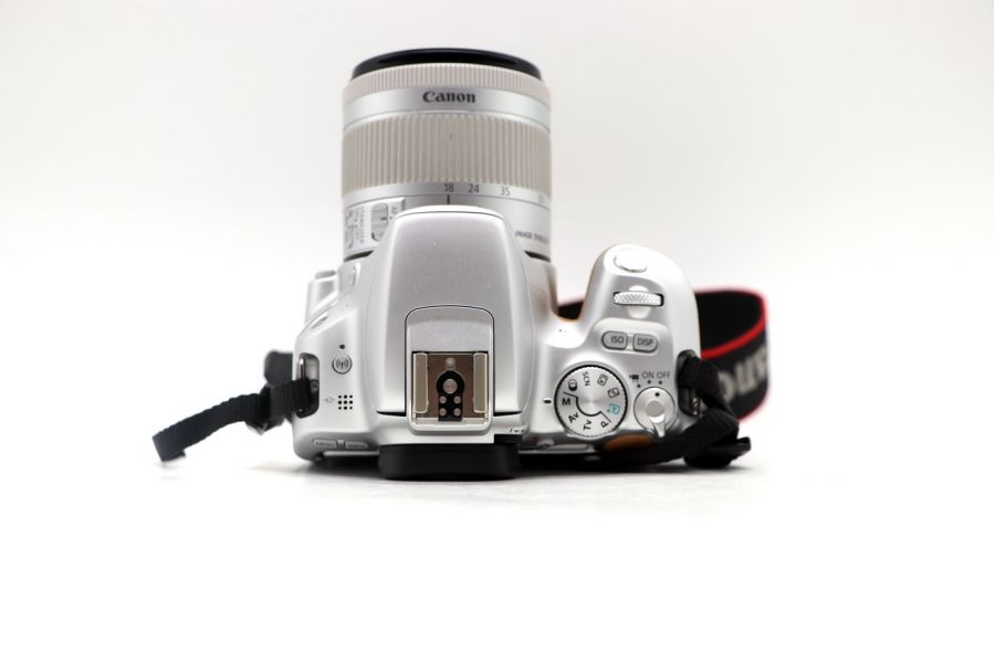 Canon EOS 200D kit серебристый (пробег 11К)