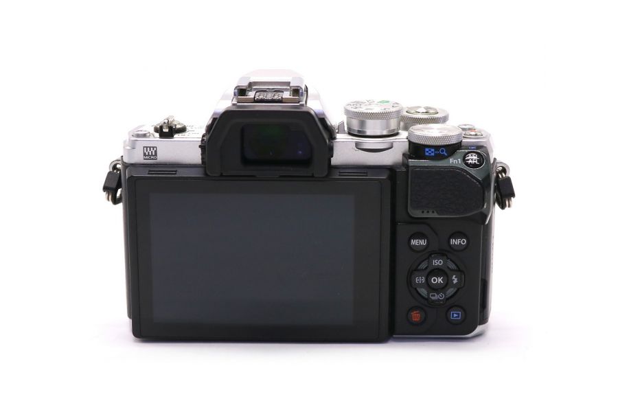Olympus OM-D E-M10 Mark III kit silver (пробег 28500 кадров)