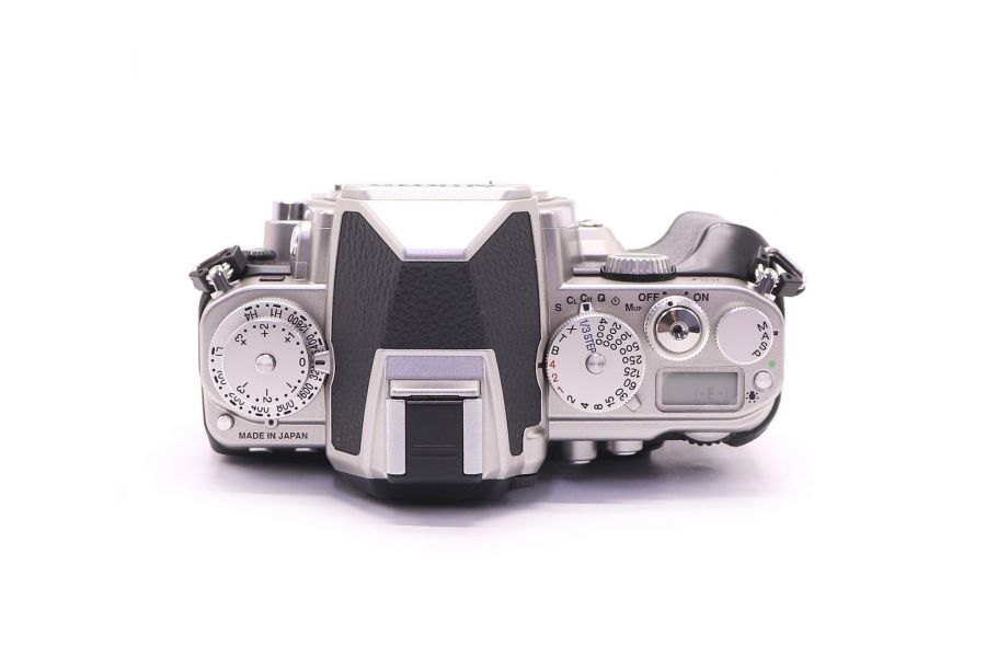 Nikon Df body в упаковке (пробег 3350 кадров)