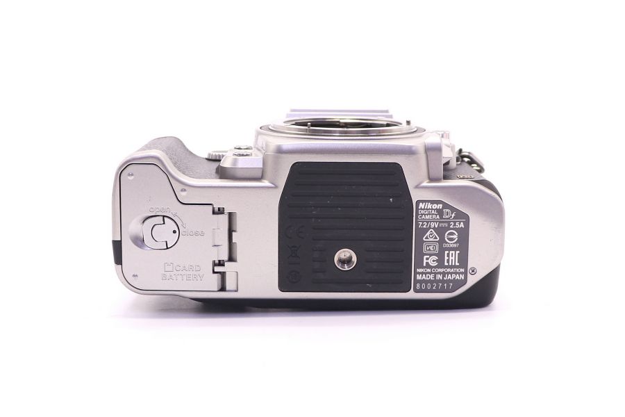 Nikon Df body в упаковке (пробег 3350 кадров)