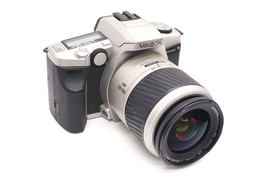 Minolta Dynax 5 + 28-100mm f/3.5-5.6