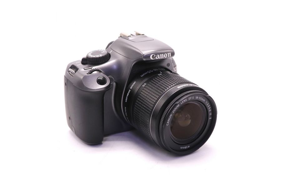 Canon EOS 1100D kit gray (пробег 10600 кадров)