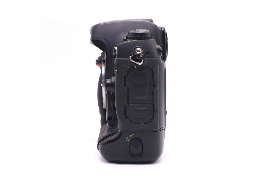 Nikon D2H body (пробег 60140 кадров)