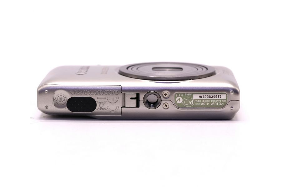 Canon IXUS 220 HS в упаковке