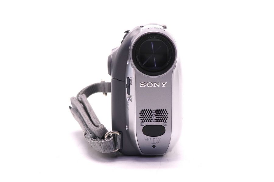 Видеокамера Sony DCR-HC17E в упаковке