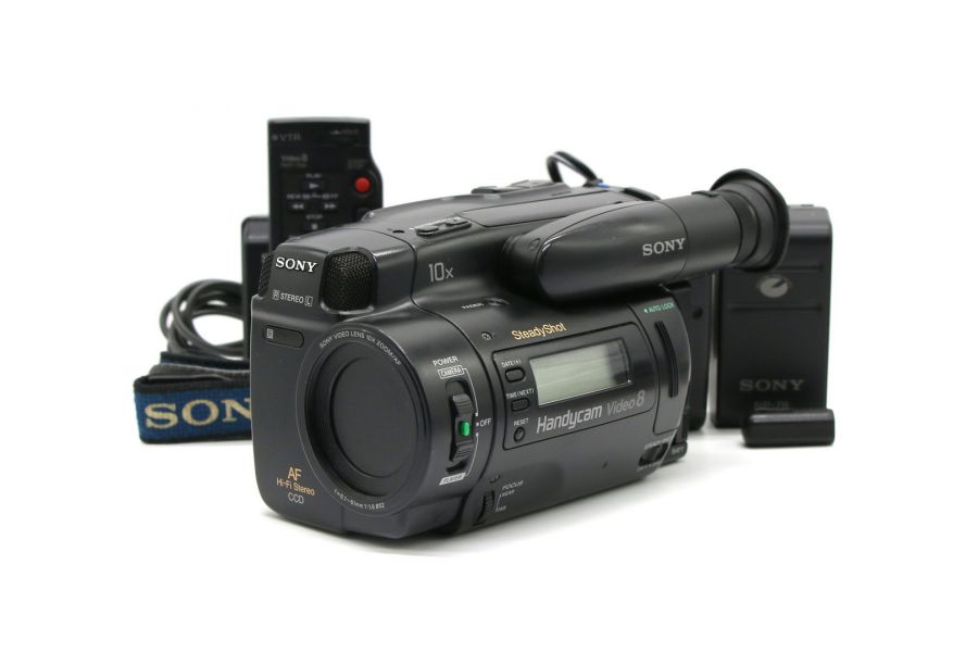 Видеокамера Sony CCD-TR606E