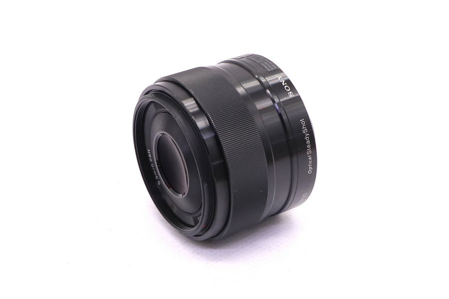 Sony 35mm f/1.8 OSS (SEL35F18) в упаковке