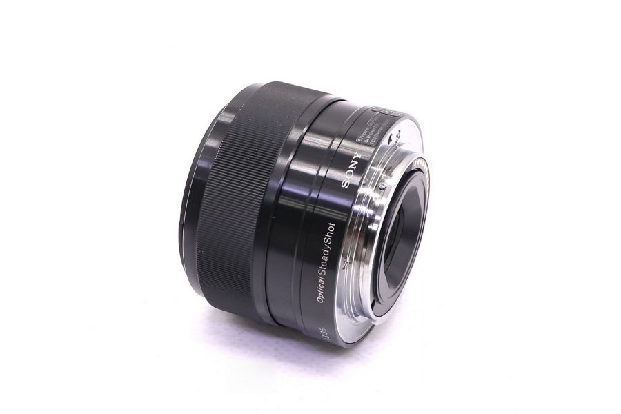 Sony 35mm f/1.8 OSS (SEL35F18) в упаковке