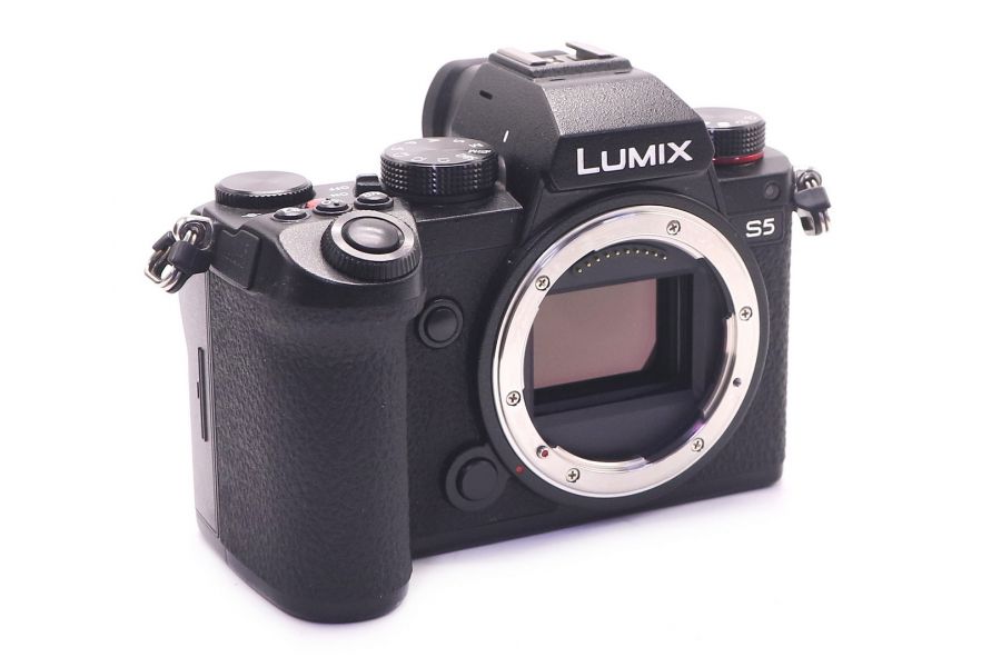 Panasonic Lumix DC-S5 body в упаковке (пробег 3830 кадров)